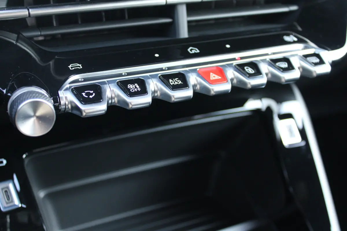 Business | Climate Control | Dashboard in zacht materiaal met carboneffect en hoogglans zwarte sierstrip | Extra getinte achterste zijruiten en achterruit