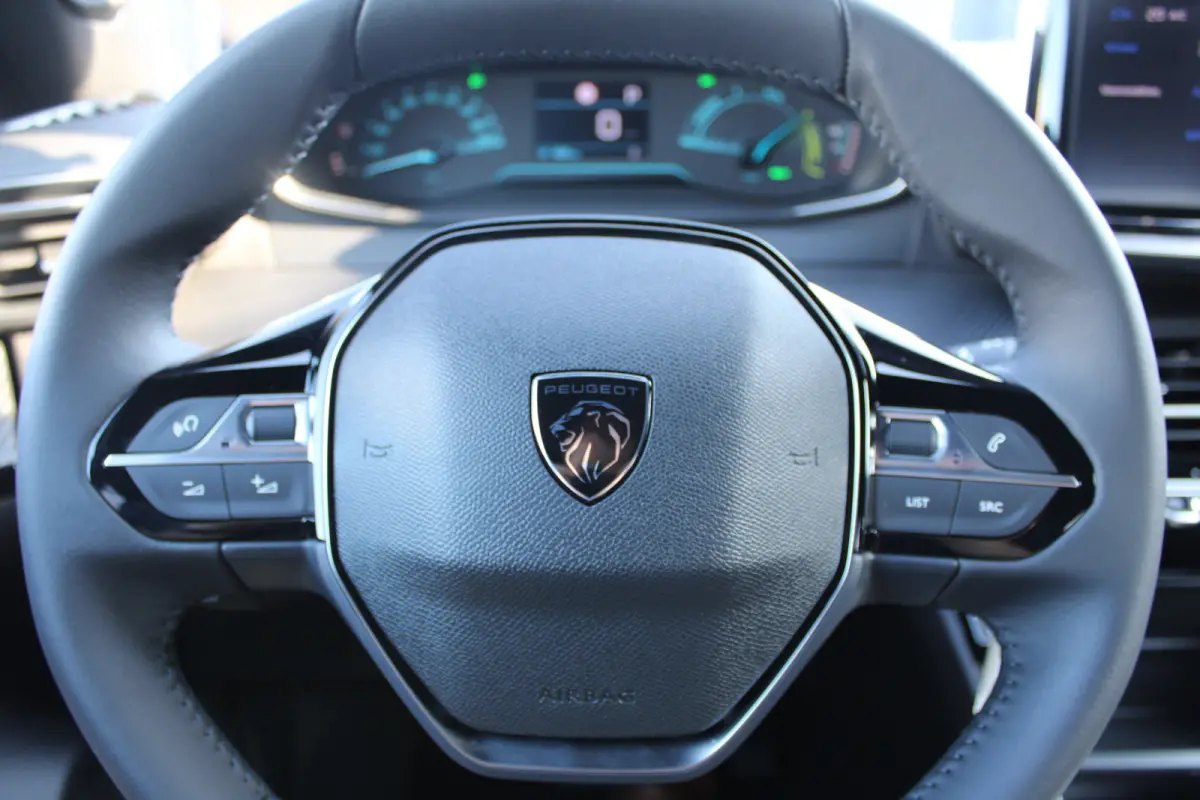 Business | Climate Control | Dashboard in zacht materiaal met carboneffect en hoogglans zwarte sierstrip | Extra getinte achterste zijruiten en achterruit