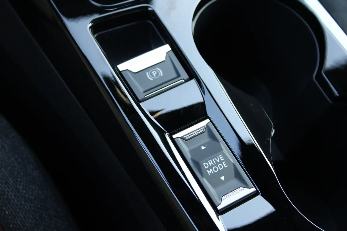 Business | Climate Control | Dashboard in zacht materiaal met carboneffect en hoogglans zwarte sierstrip | Extra getinte achterste zijruiten en achterruit