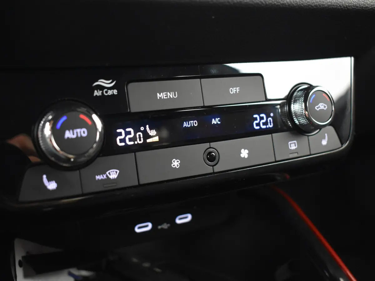 Monte Carlo | Achteruitrijcamera | Cruise control met speedlimiter | Driver Activity Assistant, vermoeidheid waarschuwingssysteem
