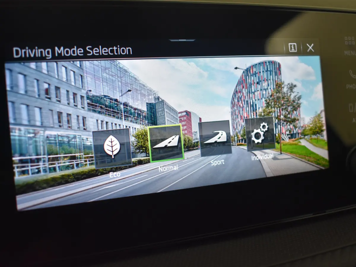 Monte Carlo | Achteruitrijcamera | Cruise control met speedlimiter | Driver Activity Assistant, vermoeidheid waarschuwingssysteem