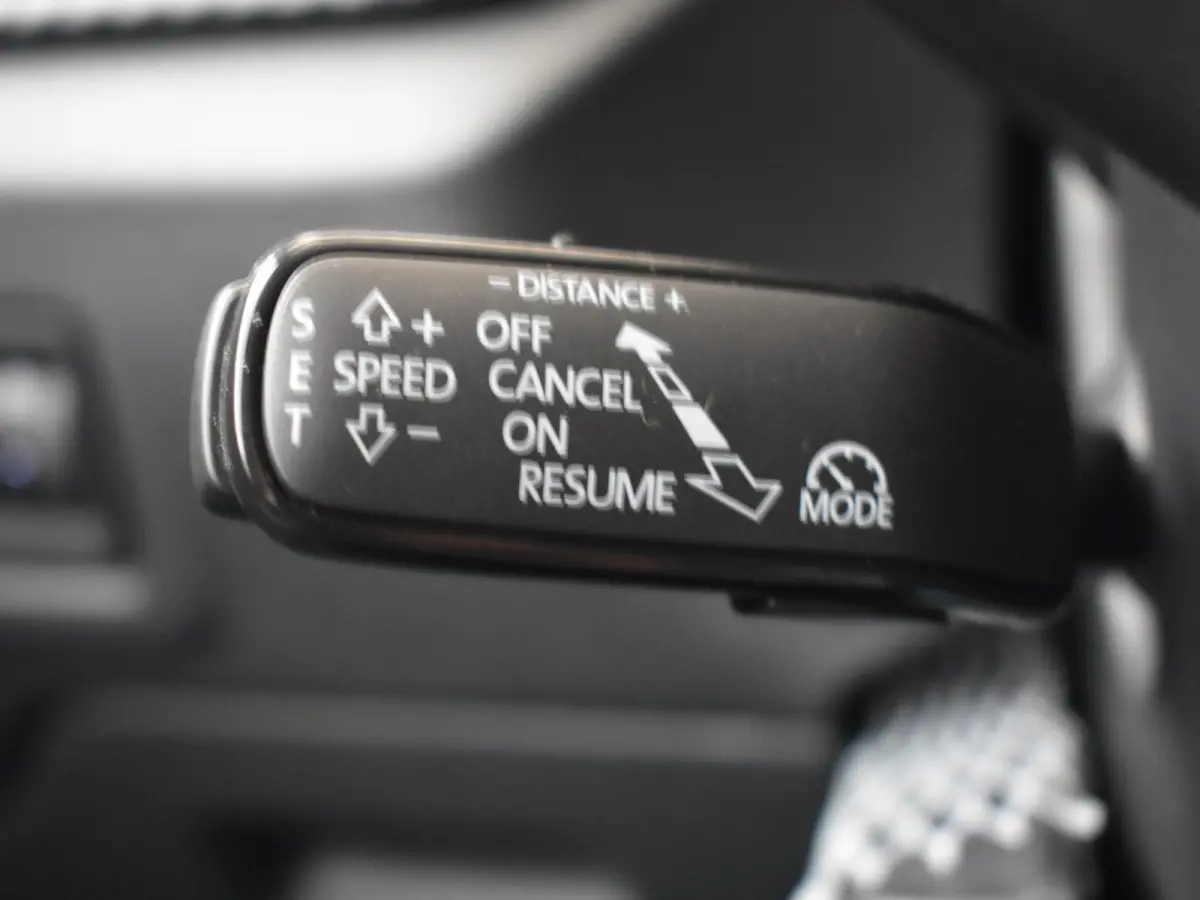 Monte Carlo | Achteruitrijcamera | Cruise control met speedlimiter | Driver Activity Assistant, vermoeidheid waarschuwingssysteem