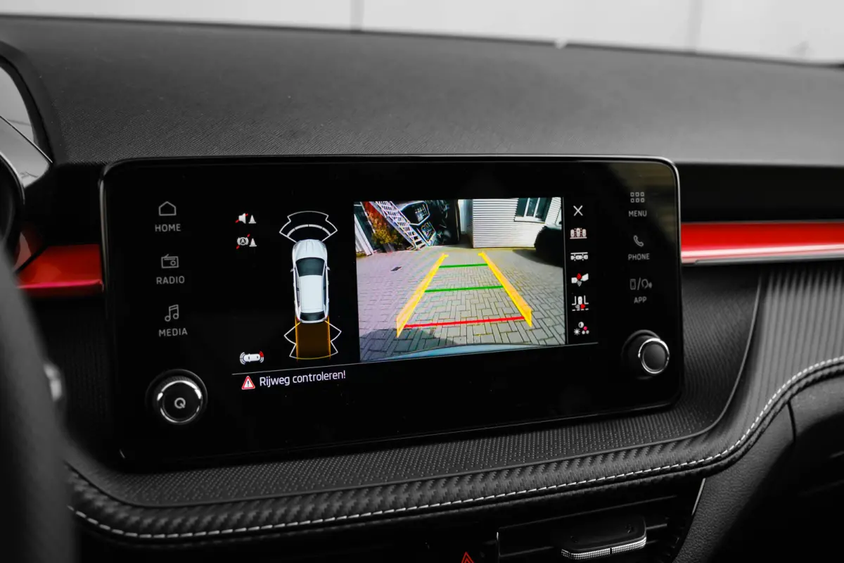 Monte Carlo | Achteruitrijcamera | Cruise control met speedlimiter | Driver Activity Assistant, vermoeidheid waarschuwingssysteem