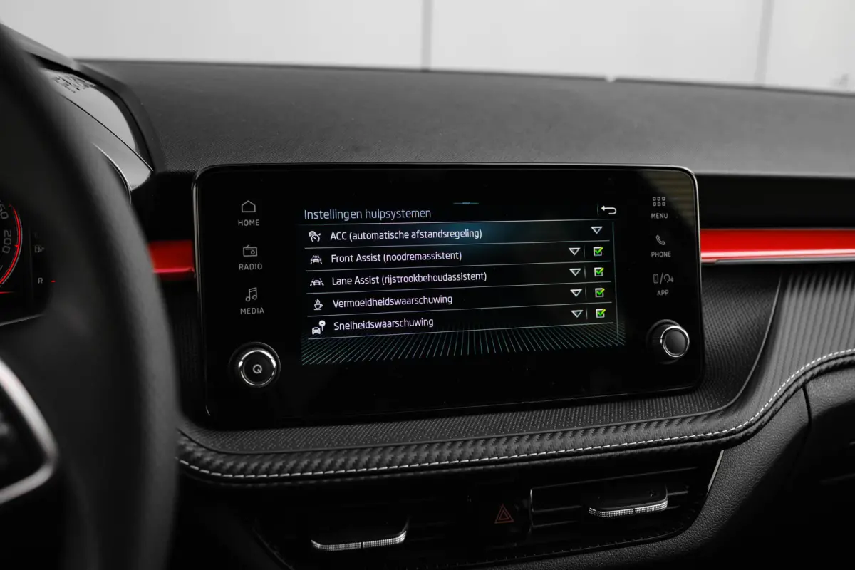 Monte Carlo | Achteruitrijcamera | Cruise control met speedlimiter | Driver Activity Assistant, vermoeidheid waarschuwingssysteem