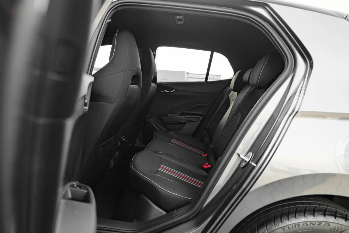 Monte Carlo | Achteruitrijcamera | Cruise control met speedlimiter | Driver Activity Assistant, vermoeidheid waarschuwingssysteem