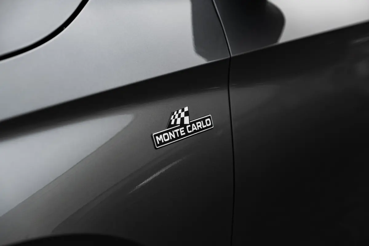 Monte Carlo | Achteruitrijcamera | Cruise control met speedlimiter | Driver Activity Assistant, vermoeidheid waarschuwingssysteem