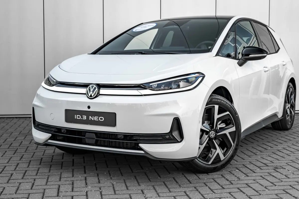 Style | Airconditioning automatisch, 2-zone (Climatronic) | Automatische afstandsregeling (Adaptive Cruise Control) | Buitenspiegels elektrisch instel-, verwarm- en inklapbaar
