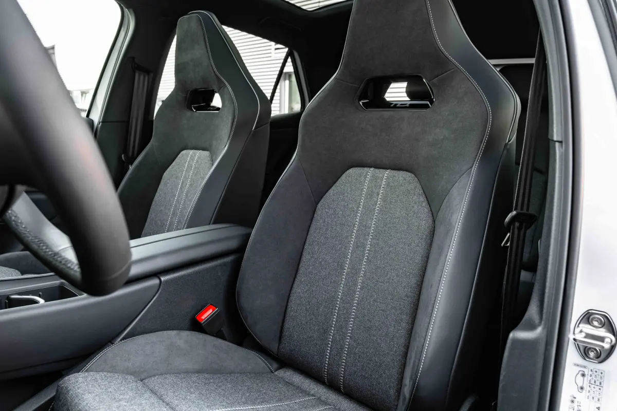 Style | Airconditioning automatisch, 2-zone (Climatronic) | Automatische afstandsregeling (Adaptive Cruise Control) | Buitenspiegels elektrisch instel-, verwarm- en inklapbaar