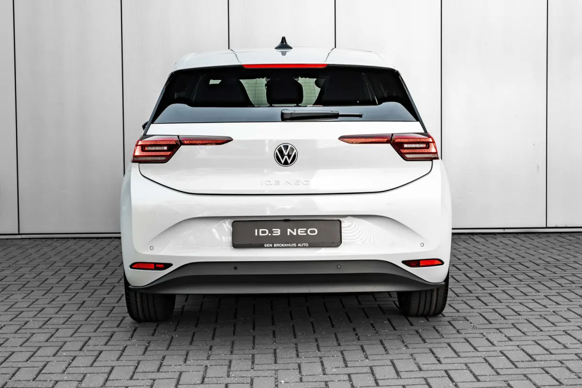 Style | Airconditioning automatisch, 2-zone (Climatronic) | Automatische afstandsregeling (Adaptive Cruise Control) | Buitenspiegels elektrisch instel-, verwarm- en inklapbaar