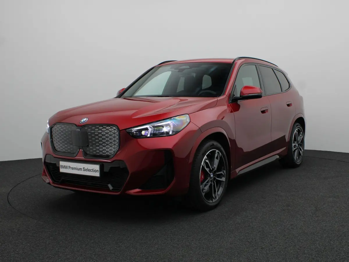eDrive20 M Sportpakket Pro | SoH 100% | Premium Pack | Comfort Pack | Stuurwielrand verwarmd | Panoramadak | Harman Kardon | 19''