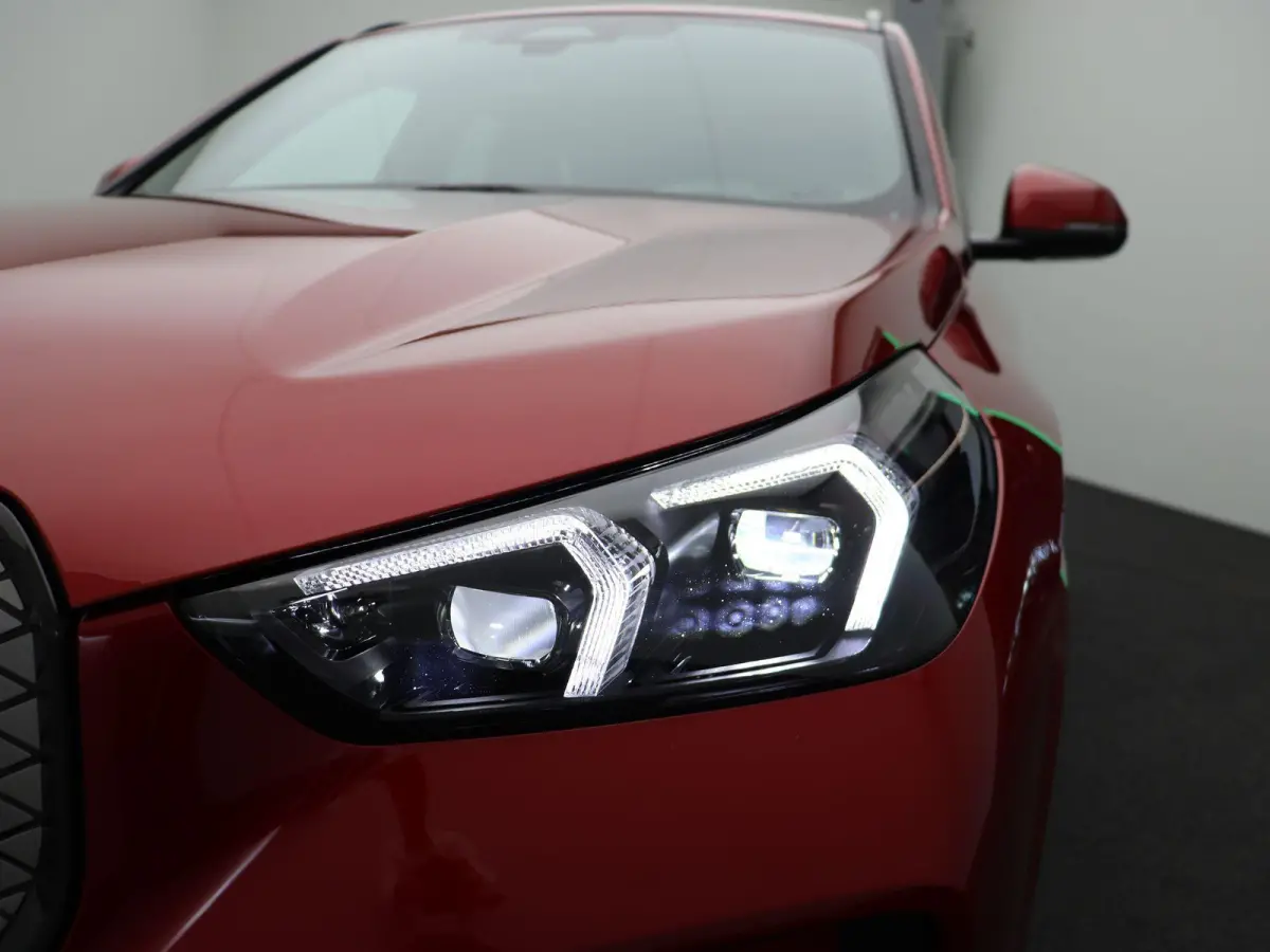eDrive20 M Sportpakket Pro | SoH 100% | Premium Pack | Comfort Pack | Stuurwielrand verwarmd | Panoramadak | Harman Kardon | 19''