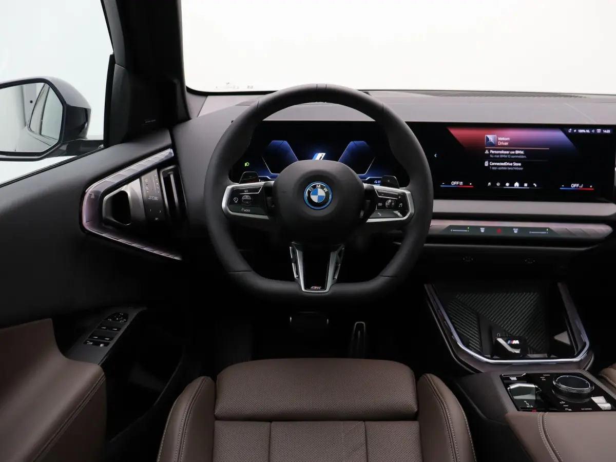 30e xDrive M Sportpakket Pro | SoH 100% |  Professional Pack | Comfort Pack | Premium Pack | Trekhaak | Panoramadak | Driving Assistant Professional | Harman Kardon | 21''