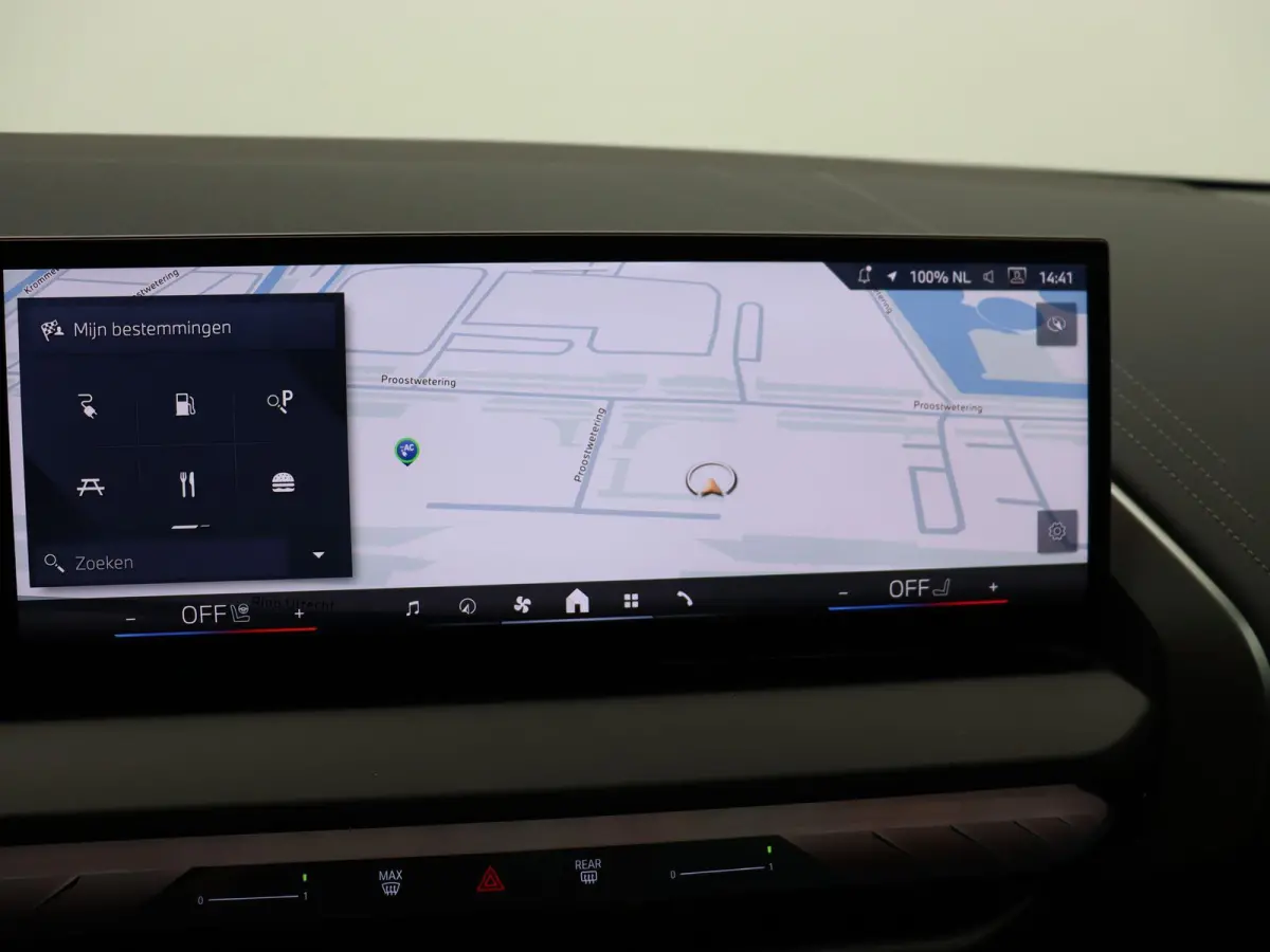 30e xDrive M Sportpakket Pro | SoH 100% |  Professional Pack | Comfort Pack | Premium Pack | Trekhaak | Panoramadak | Driving Assistant Professional | Harman Kardon | 21''