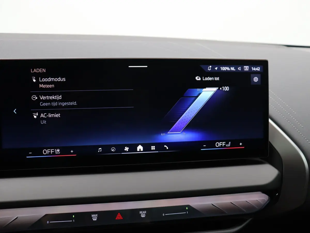 30e xDrive M Sportpakket Pro | SoH 100% |  Professional Pack | Comfort Pack | Premium Pack | Trekhaak | Panoramadak | Driving Assistant Professional | Harman Kardon | 21''