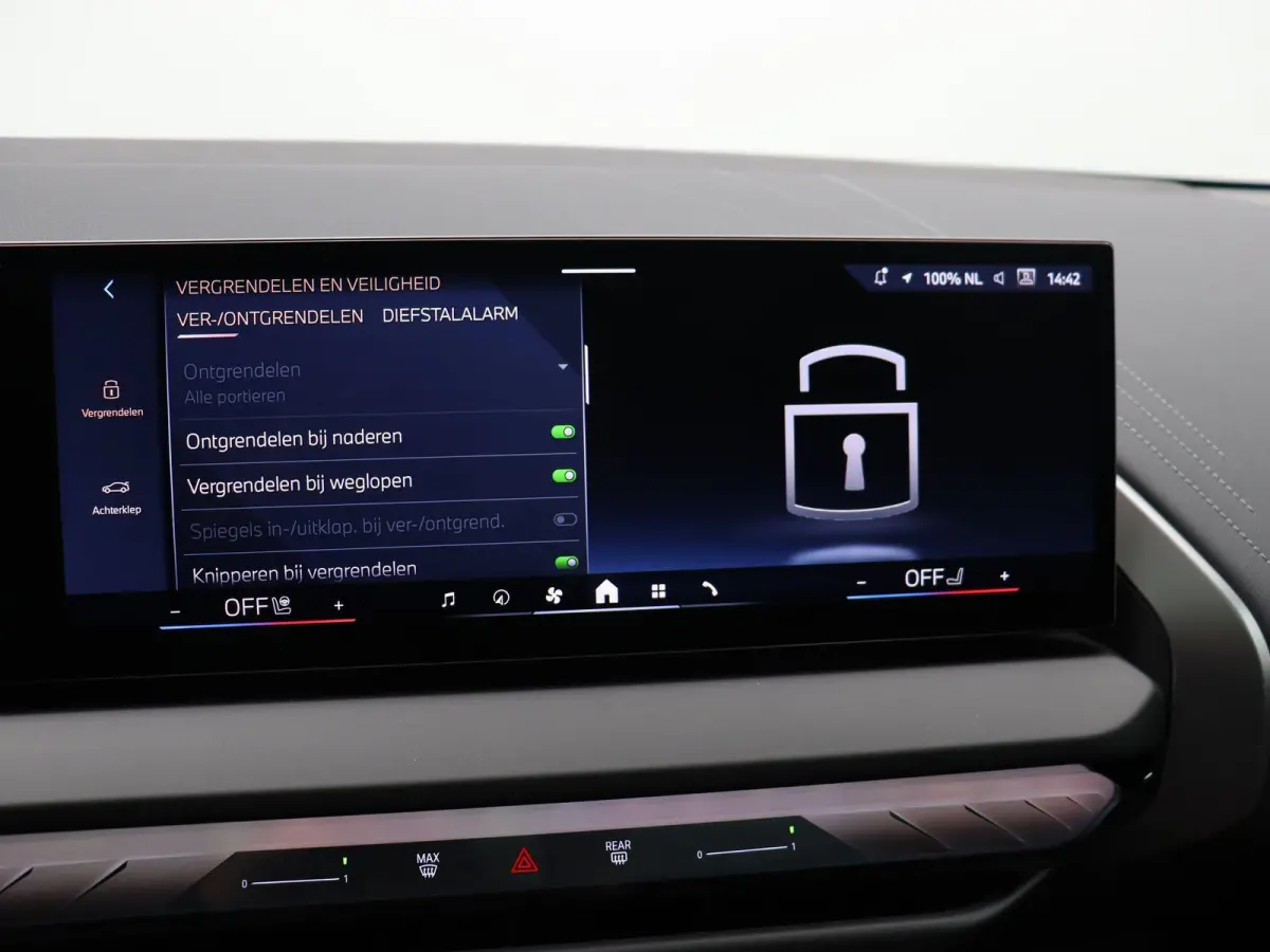 30e xDrive M Sportpakket Pro | SoH 100% |  Professional Pack | Comfort Pack | Premium Pack | Trekhaak | Panoramadak | Driving Assistant Professional | Harman Kardon | 21''