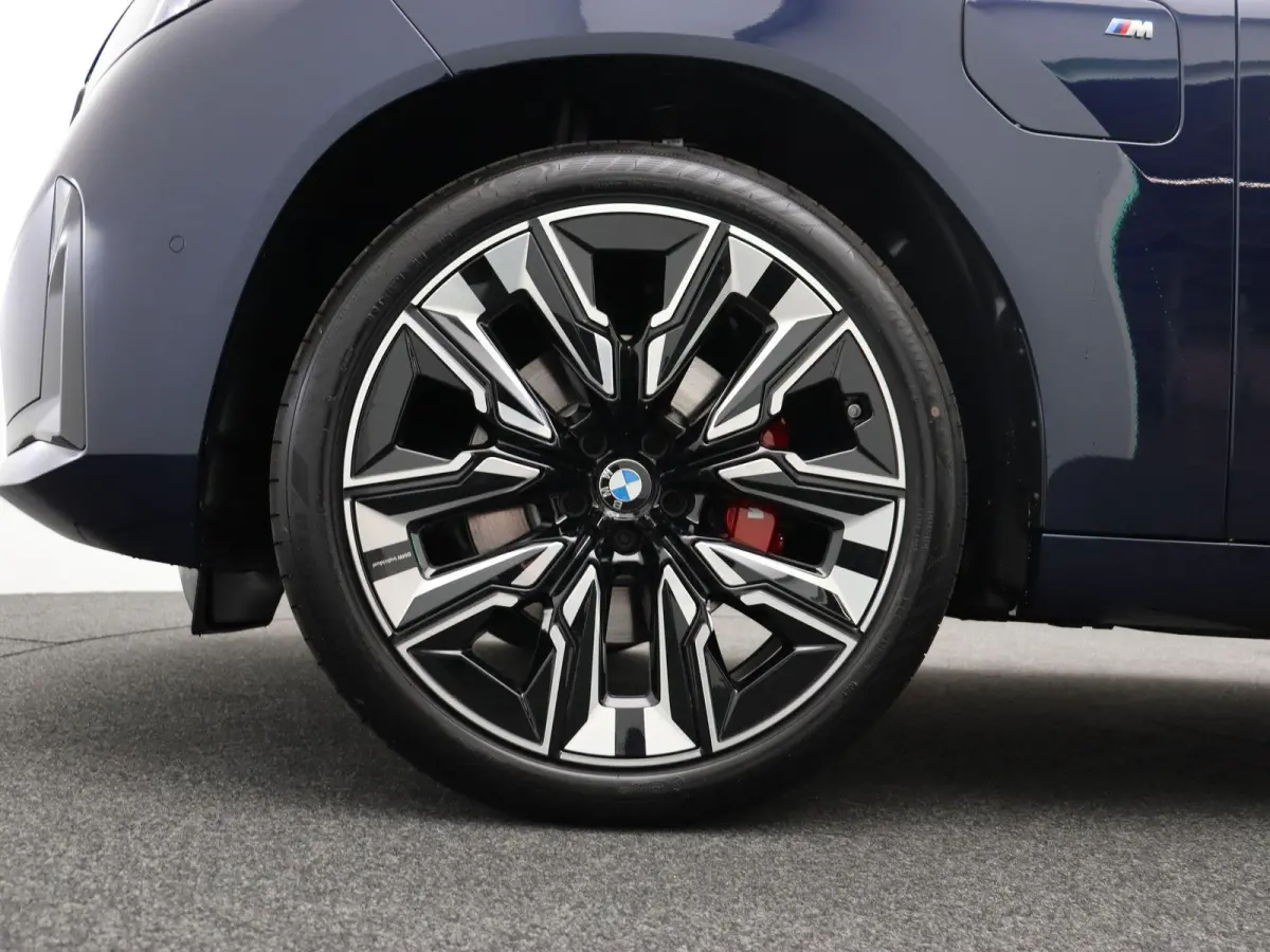 30e xDrive M Sportpakket Pro | SoH 100% |  Professional Pack | Comfort Pack | Premium Pack | Trekhaak | Panoramadak | Driving Assistant Professional | Harman Kardon | 21''