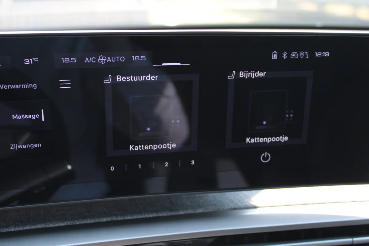 GT | Adaptieve cruise control met Stop&Go functie | Elektrische parkeerrem | Extra getinte achterste zijruiten en achterruit