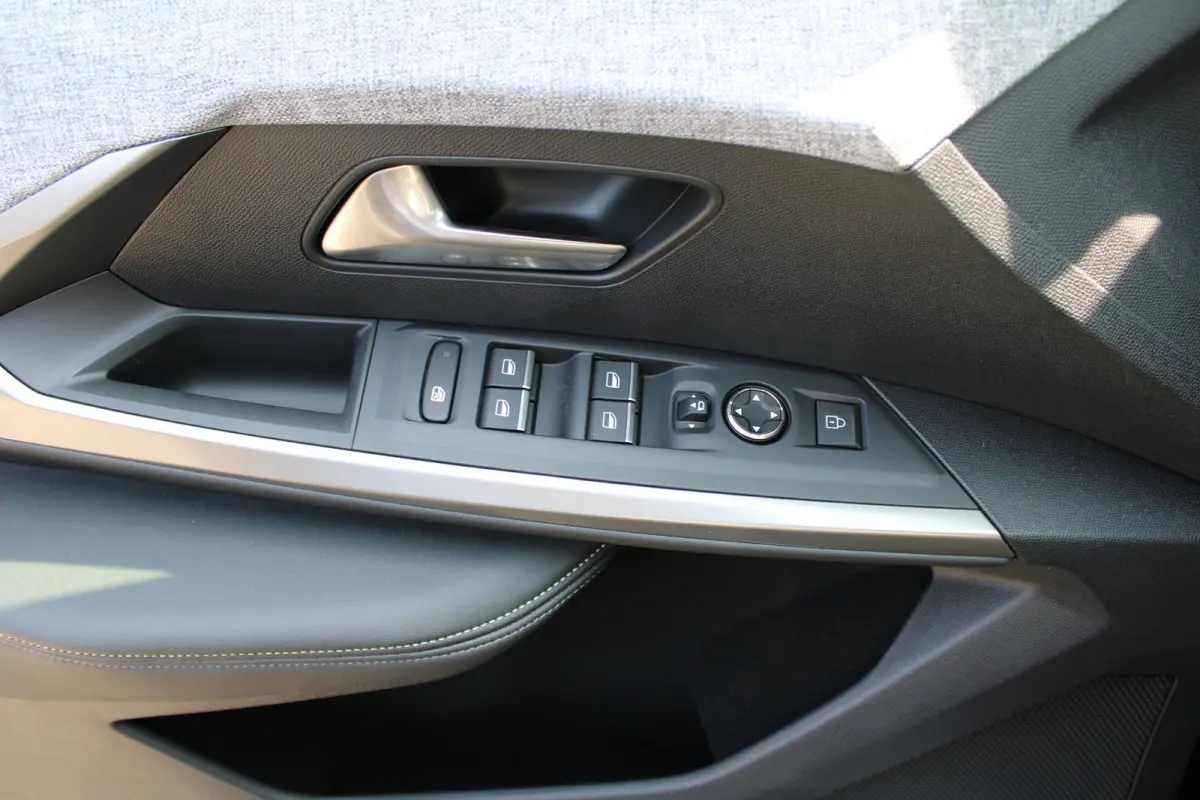 GT | Adaptieve cruise control met Stop&Go functie | Elektrische parkeerrem | Extra getinte achterste zijruiten en achterruit