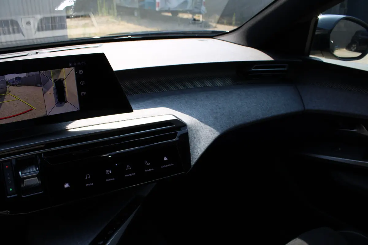 GT | Adaptieve cruise control met Stop&Go functie | Elektrische parkeerrem | Extra getinte achterste zijruiten en achterruit
