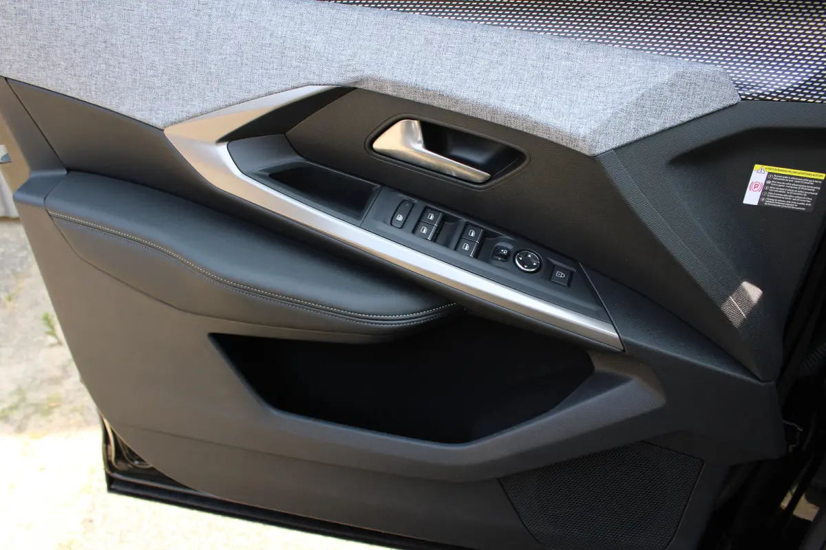GT | Adaptieve cruise control met Stop&Go functie | Elektrische parkeerrem | Extra getinte achterste zijruiten en achterruit