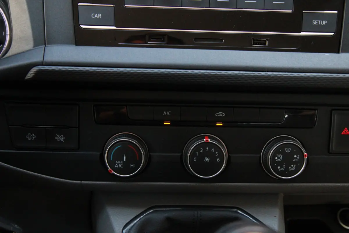 2.0 TDI DC / 6 persoons / pick up / Open laadbak / dubbel cabine