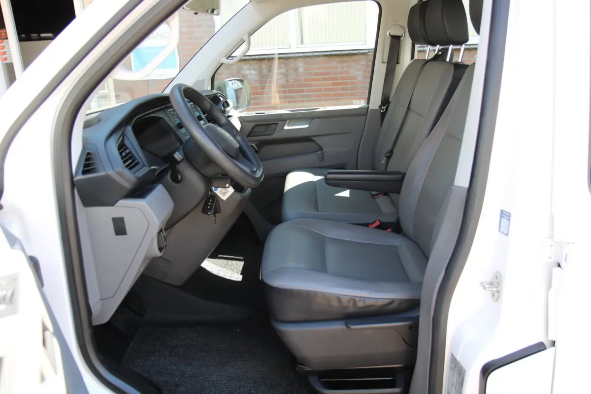 2.0 TDI DC / 6 persoons / pick up / Open laadbak / dubbel cabine