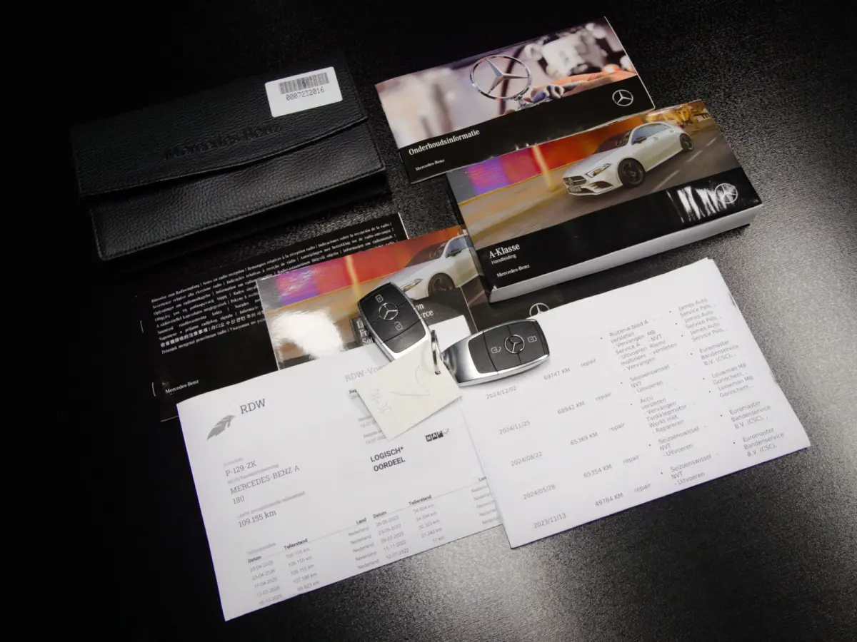 180 AMG Line (SFEERVERLICHTING, STOELVERWARMING, PANO, APPLE CARPLAY/ANDROID AUTO, MULTIFUNCTIONEEL STUUR)