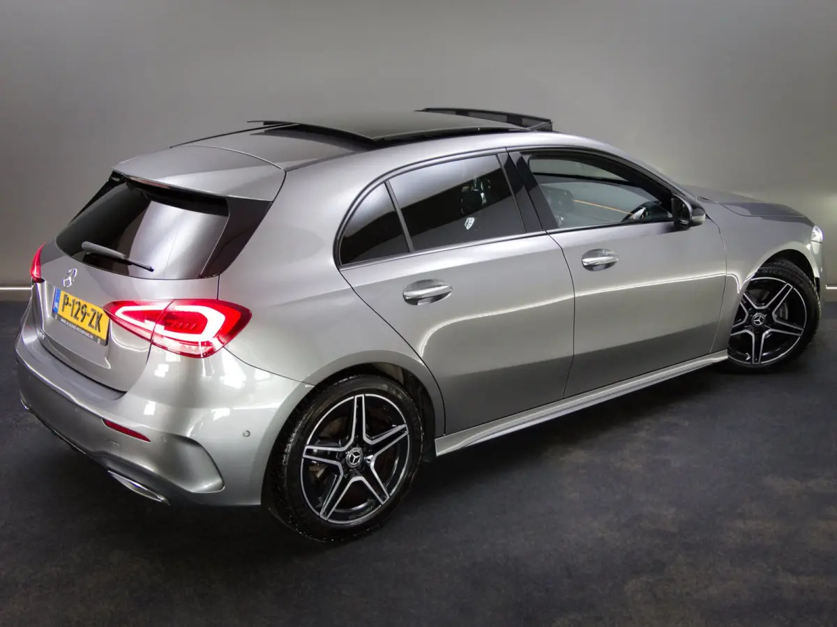 180 AMG Line (SFEERVERLICHTING, STOELVERWARMING, PANO, APPLE CARPLAY/ANDROID AUTO, MULTIFUNCTIONEEL STUUR)