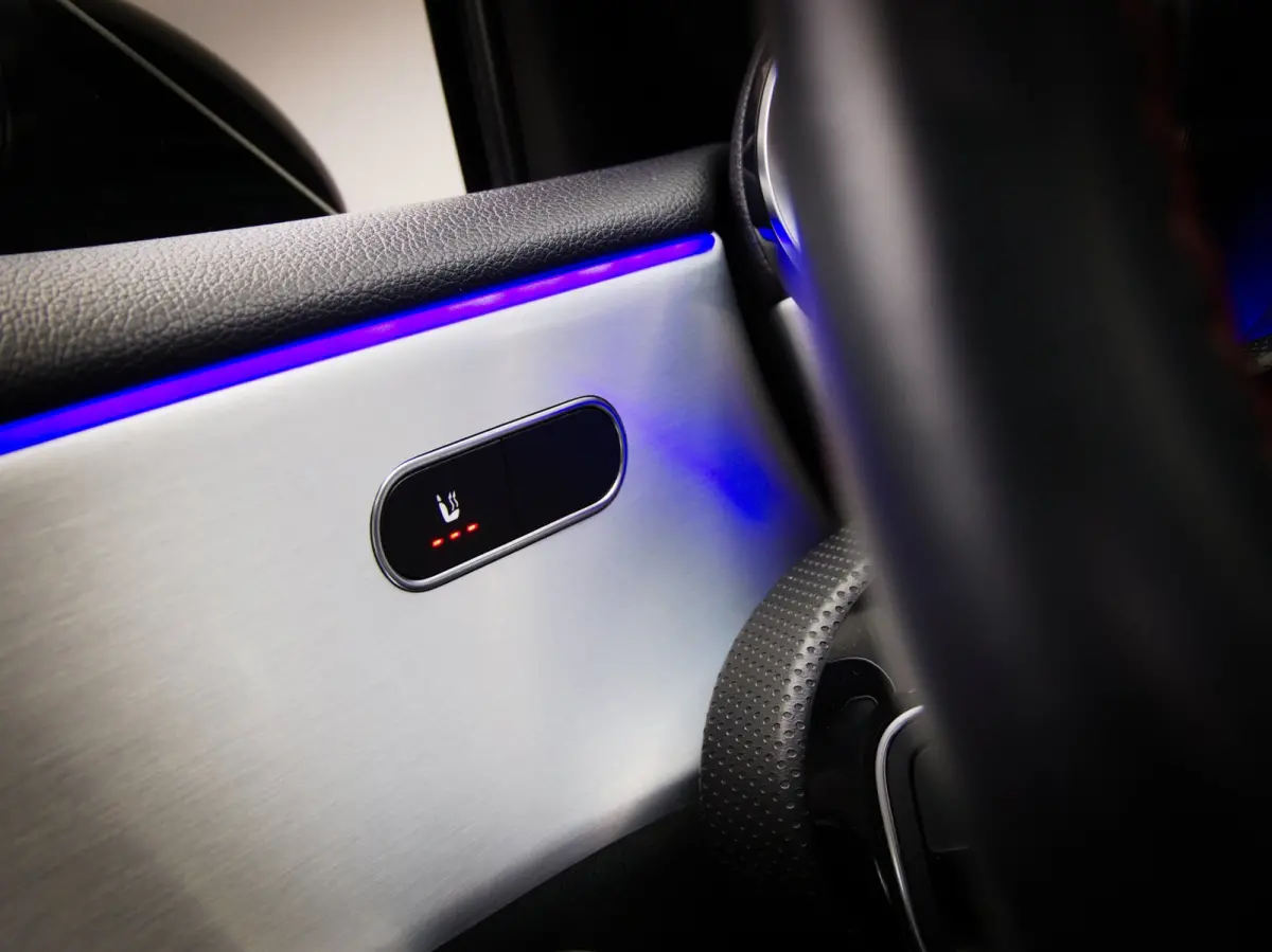 180 AMG Line (SFEERVERLICHTING, STOELVERWARMING, PANO, APPLE CARPLAY/ANDROID AUTO, MULTIFUNCTIONEEL STUUR)