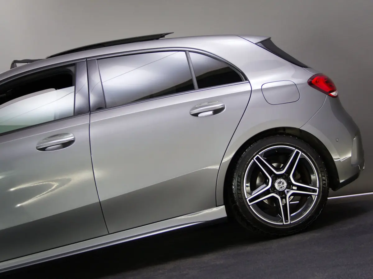 180 AMG Line (SFEERVERLICHTING, STOELVERWARMING, PANO, APPLE CARPLAY/ANDROID AUTO, MULTIFUNCTIONEEL STUUR)