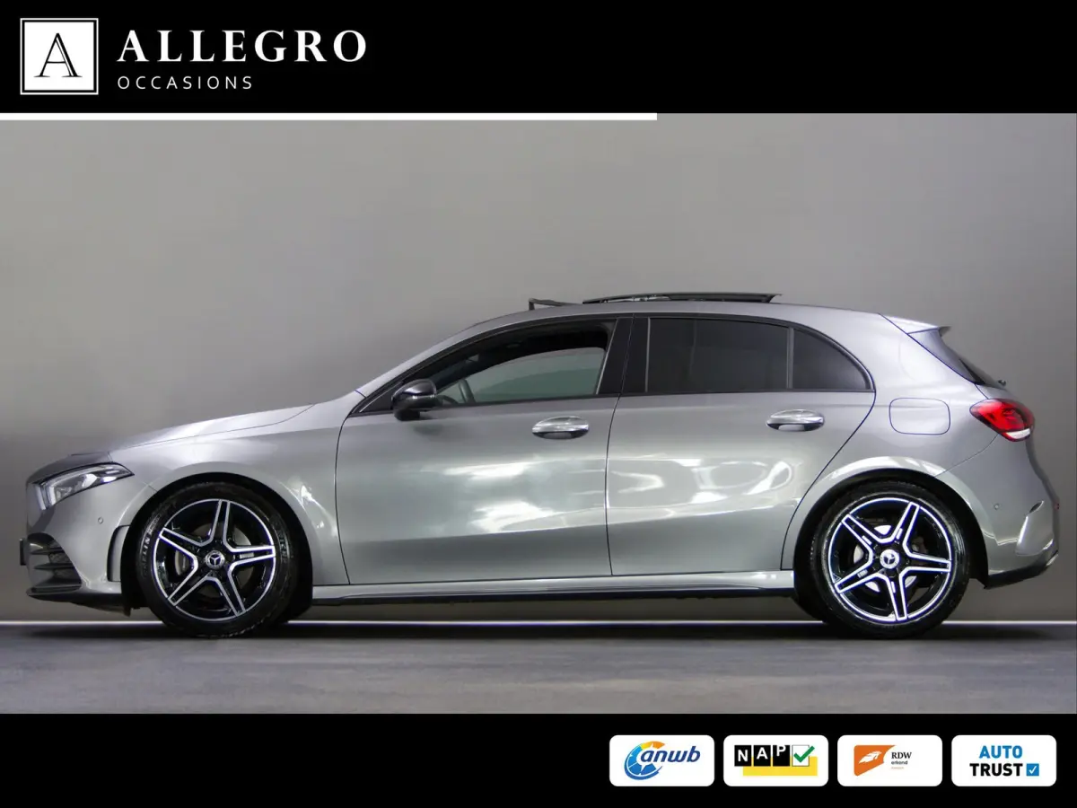 180 AMG Line (SFEERVERLICHTING, STOELVERWARMING, PANO, APPLE CARPLAY/ANDROID AUTO, MULTIFUNCTIONEEL STUUR)