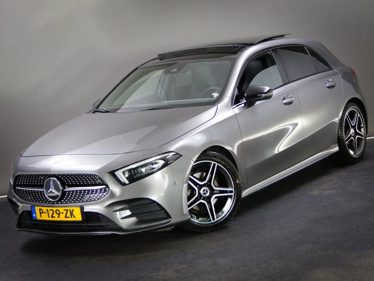 180 AMG Line (SFEERVERLICHTING, STOELVERWARMING, PANO, APPLE CARPLAY/ANDROID AUTO, MULTIFUNCTIONEEL STUUR)