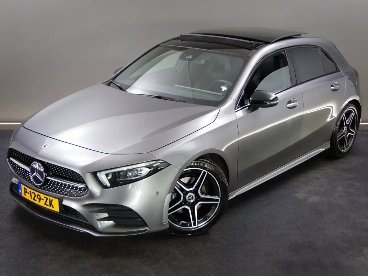180 AMG Line (SFEERVERLICHTING, STOELVERWARMING, PANO, APPLE CARPLAY/ANDROID AUTO, MULTIFUNCTIONEEL STUUR)
