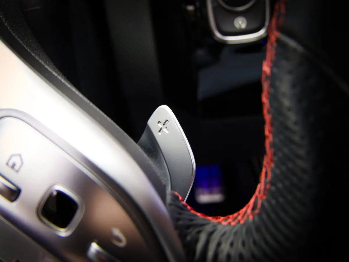 180 AMG Line (SFEERVERLICHTING, STOELVERWARMING, PANO, APPLE CARPLAY/ANDROID AUTO, MULTIFUNCTIONEEL STUUR)