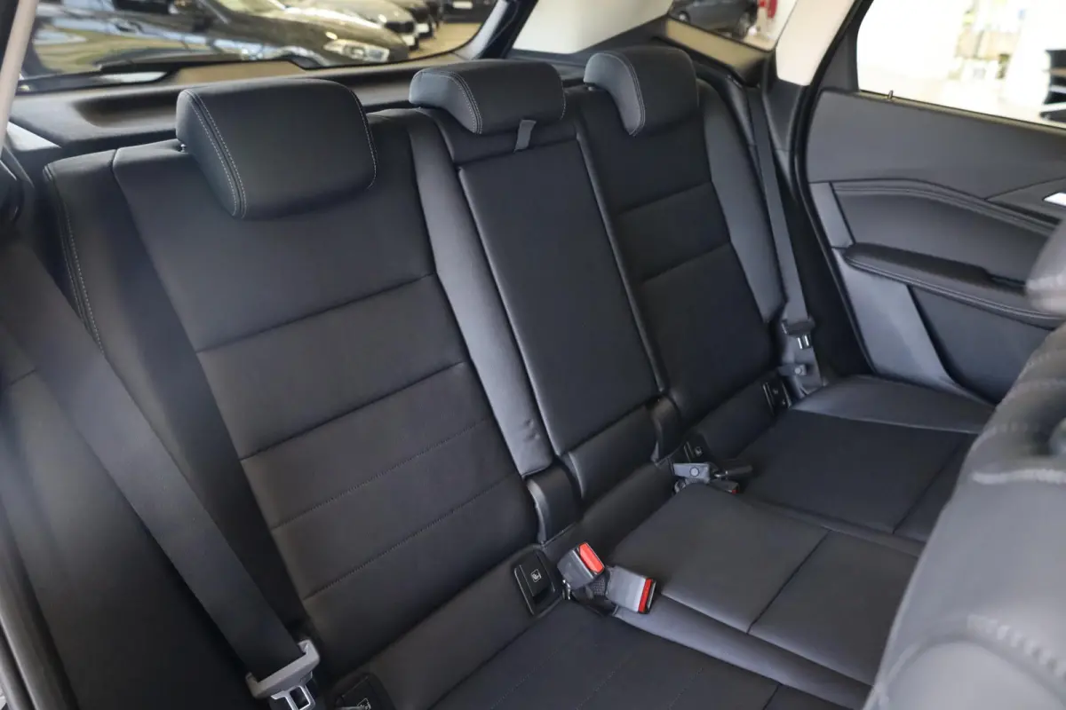 225e xDrive | Head-Up Display | Voorstoelen Verwarmd | SOH 99,3% | Rondomzicht Camera | Keyless Entry | Adaptief Cruise Control