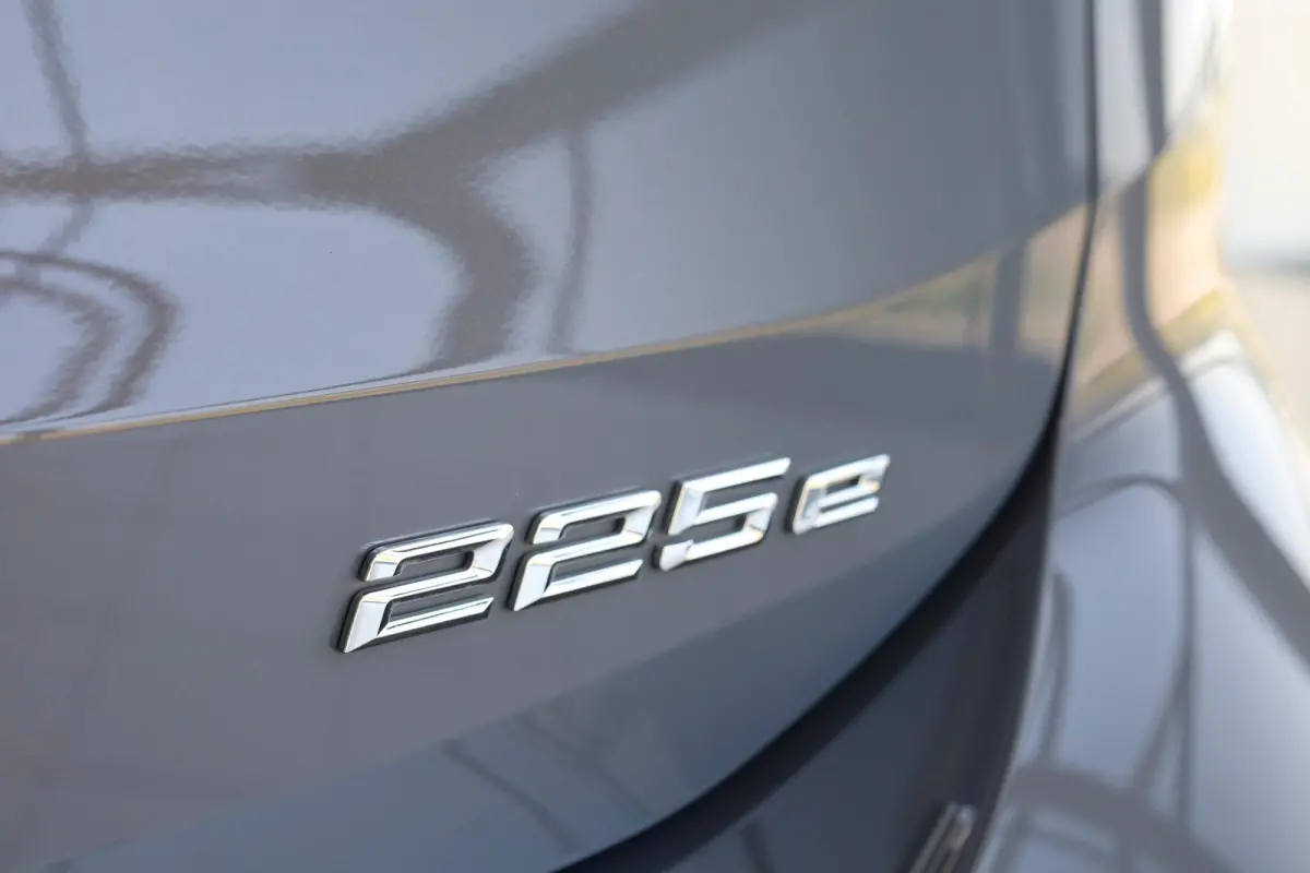 225e xDrive | Head-Up Display | Voorstoelen Verwarmd | SOH 99,3% | Rondomzicht Camera | Keyless Entry | Adaptief Cruise Control