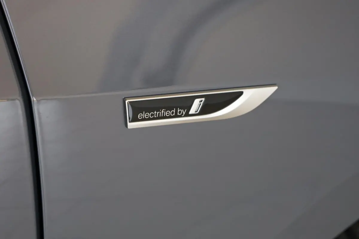 225e xDrive | Head-Up Display | Voorstoelen Verwarmd | SOH 99,3% | Rondomzicht Camera | Keyless Entry | Adaptief Cruise Control