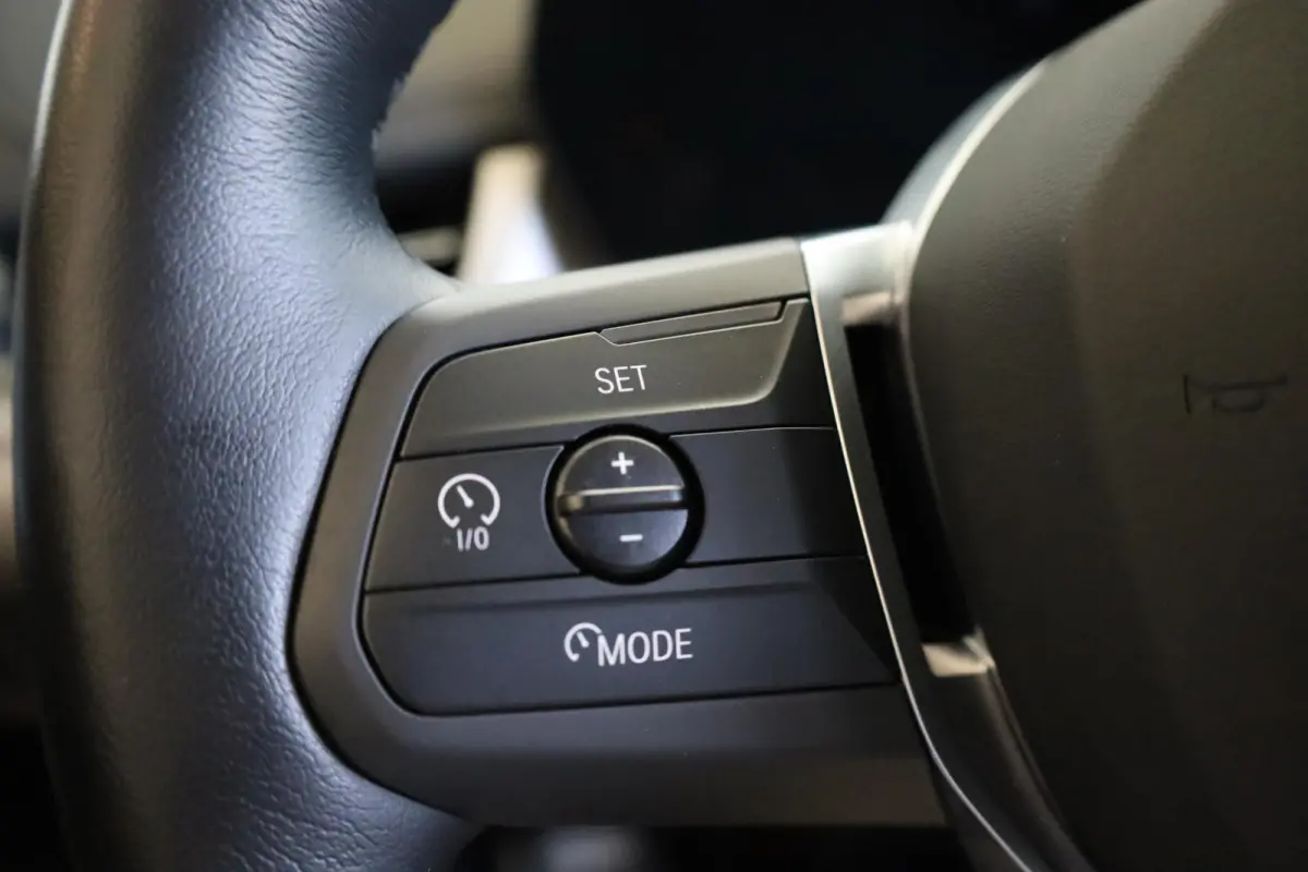 225e xDrive | Head-Up Display | Voorstoelen Verwarmd | SOH 99,3% | Rondomzicht Camera | Keyless Entry | Adaptief Cruise Control