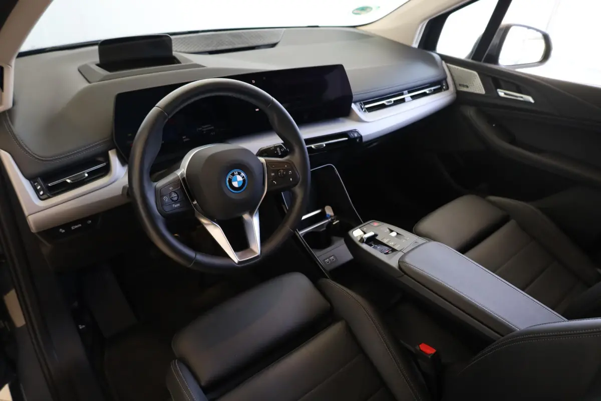 225e xDrive | Head-Up Display | Voorstoelen Verwarmd | SOH 99,3% | Rondomzicht Camera | Keyless Entry | Adaptief Cruise Control