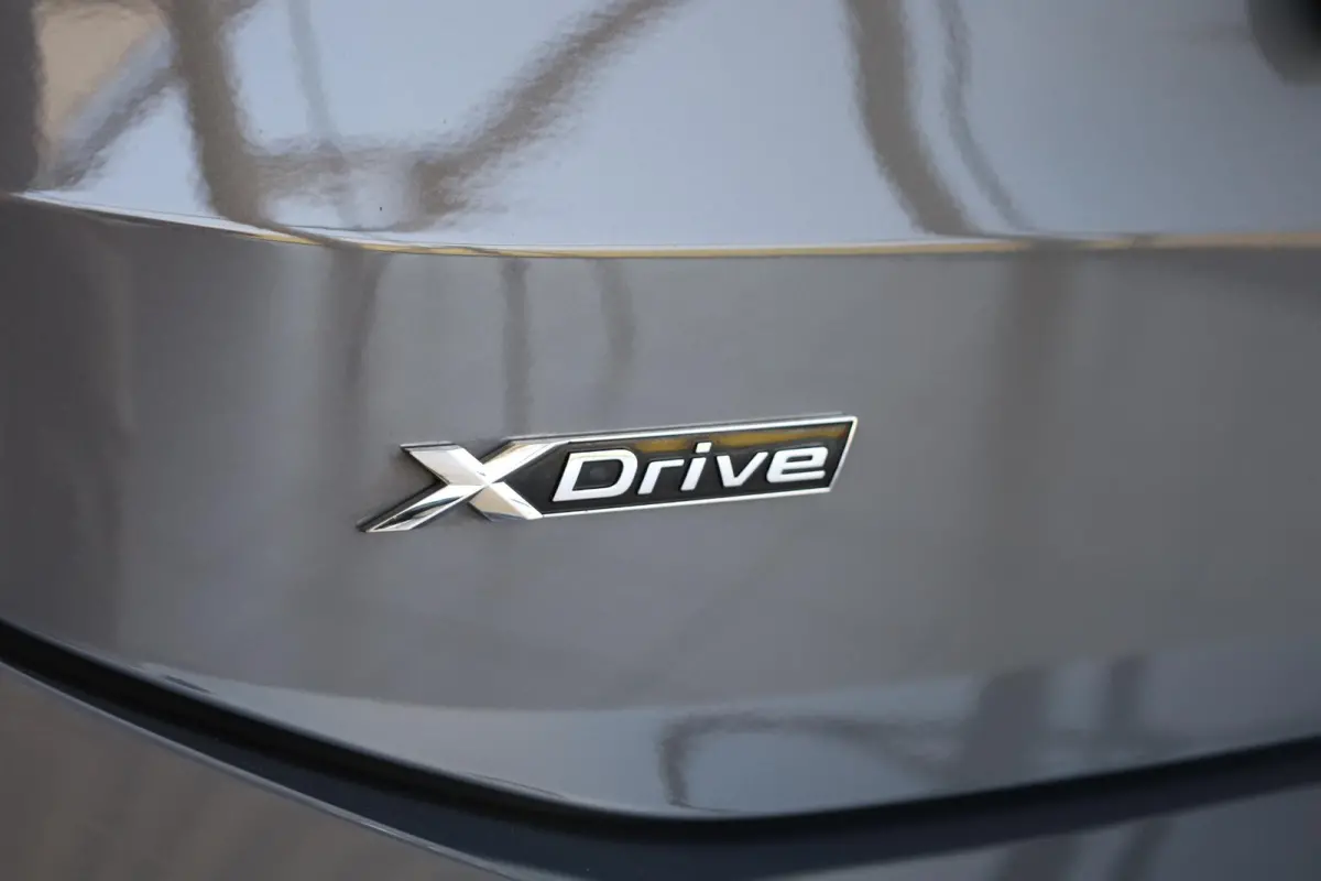 225e xDrive | Head-Up Display | Voorstoelen Verwarmd | SOH 99,3% | Rondomzicht Camera | Keyless Entry | Adaptief Cruise Control