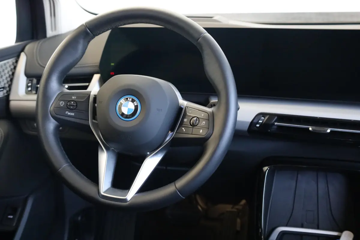 225e xDrive | Head-Up Display | Voorstoelen Verwarmd | SOH 99,3% | Rondomzicht Camera | Keyless Entry | Adaptief Cruise Control