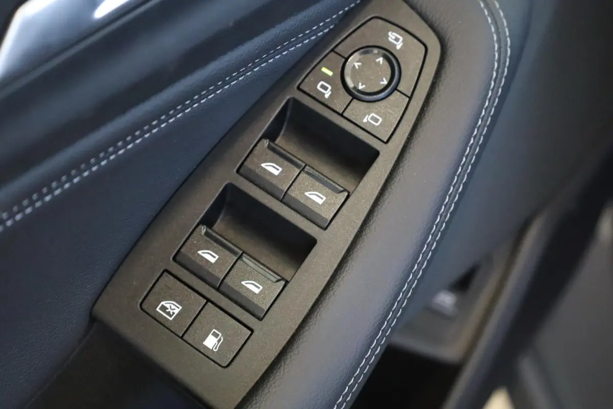 225e xDrive | Head-Up Display | Voorstoelen Verwarmd | SOH 99,3% | Rondomzicht Camera | Keyless Entry | Adaptief Cruise Control