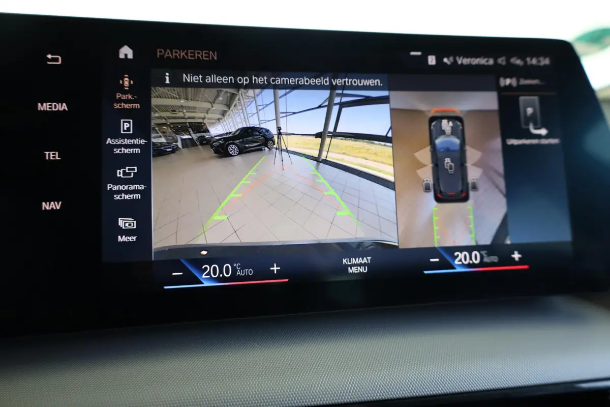 225e xDrive | Head-Up Display | Voorstoelen Verwarmd | SOH 99,3% | Rondomzicht Camera | Keyless Entry | Adaptief Cruise Control