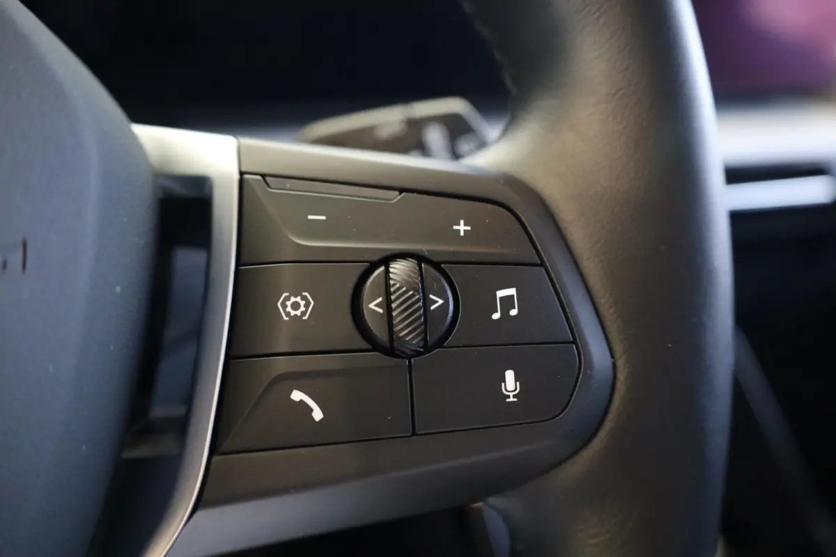 225e xDrive | Head-Up Display | Voorstoelen Verwarmd | SOH 99,3% | Rondomzicht Camera | Keyless Entry | Adaptief Cruise Control
