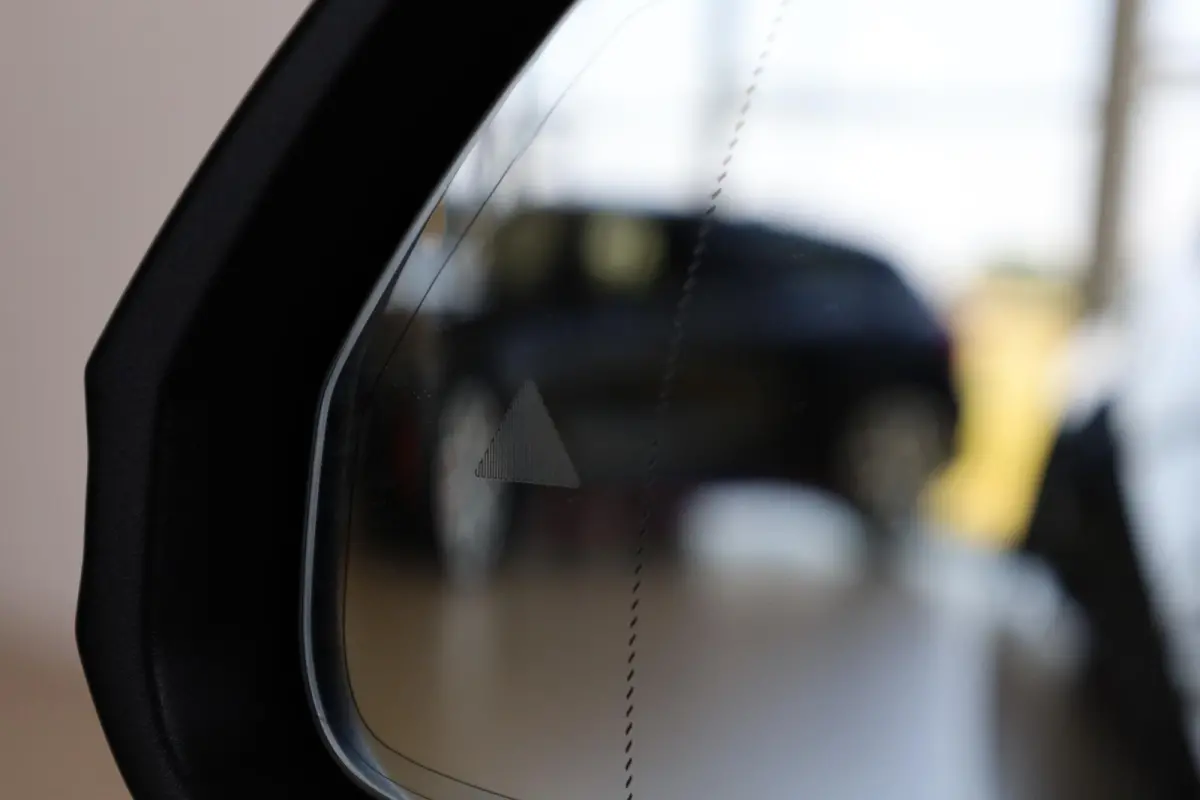 225e xDrive | Head-Up Display | Voorstoelen Verwarmd | SOH 99,3% | Rondomzicht Camera | Keyless Entry | Adaptief Cruise Control