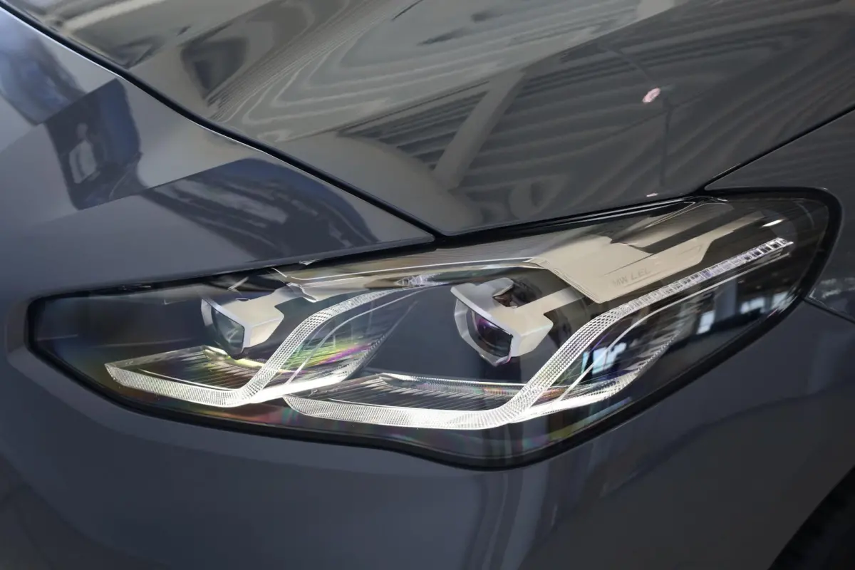 225e xDrive | Head-Up Display | Voorstoelen Verwarmd | SOH 99,3% | Rondomzicht Camera | Keyless Entry | Adaptief Cruise Control