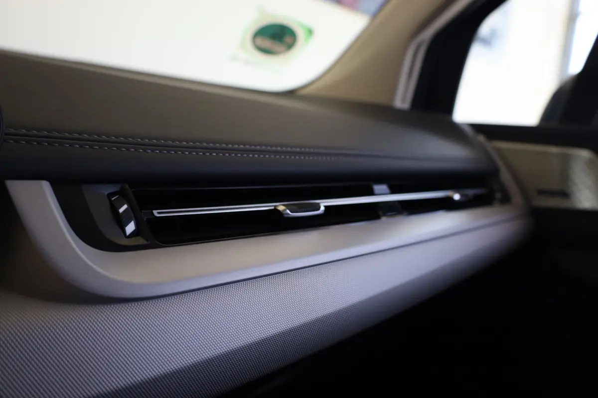 225e xDrive | Head-Up Display | Voorstoelen Verwarmd | SOH 99,3% | Rondomzicht Camera | Keyless Entry | Adaptief Cruise Control