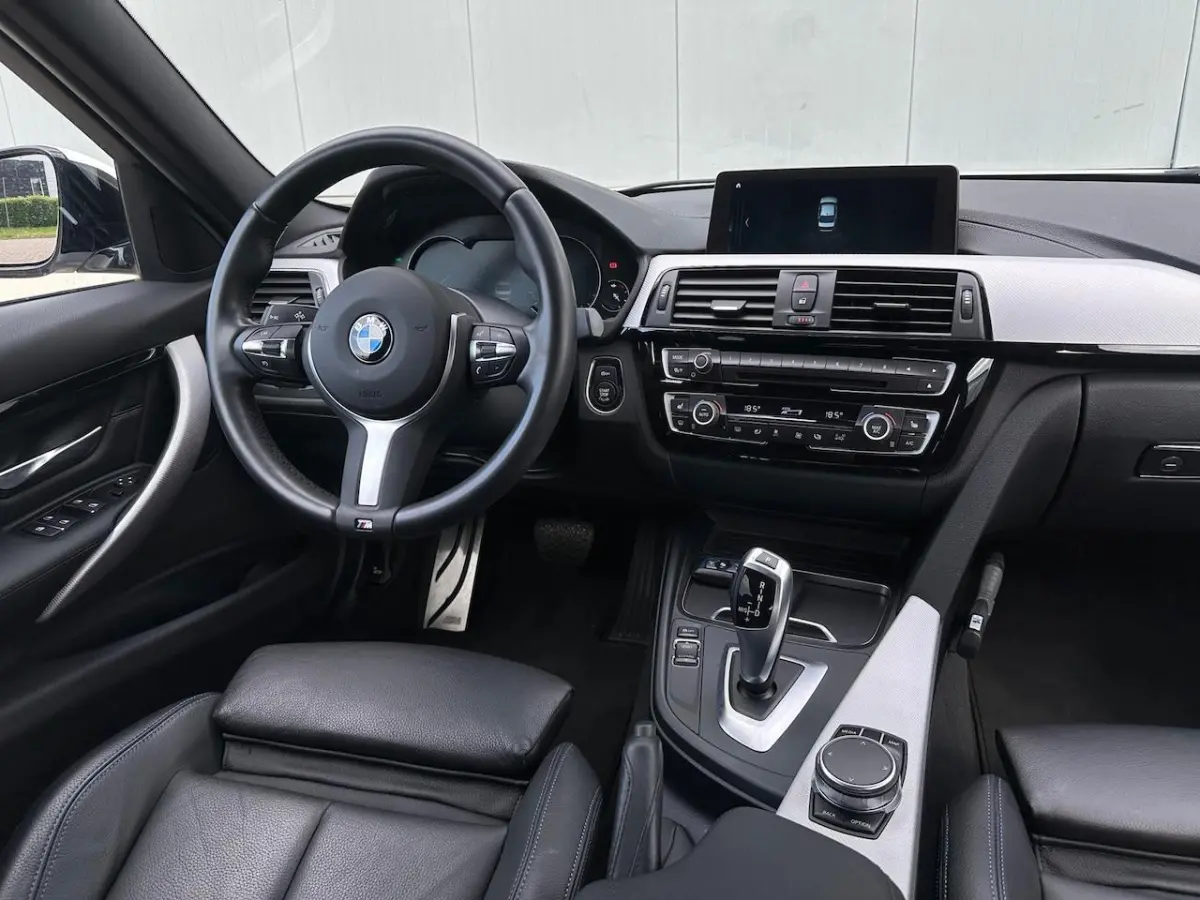 318i M Sport Edition leder, NAP, weinig km!