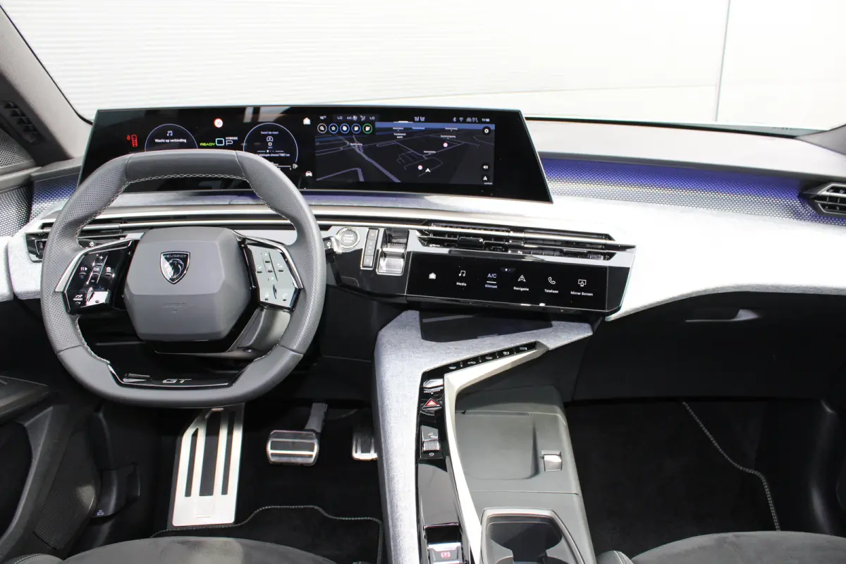 1.6 Plug-in Hybrid 195 GT | Automaat | Panorama/schuifdak | Luxe stoelen | Origineel NL auto | 7.500km | Navigatie | Camera |
