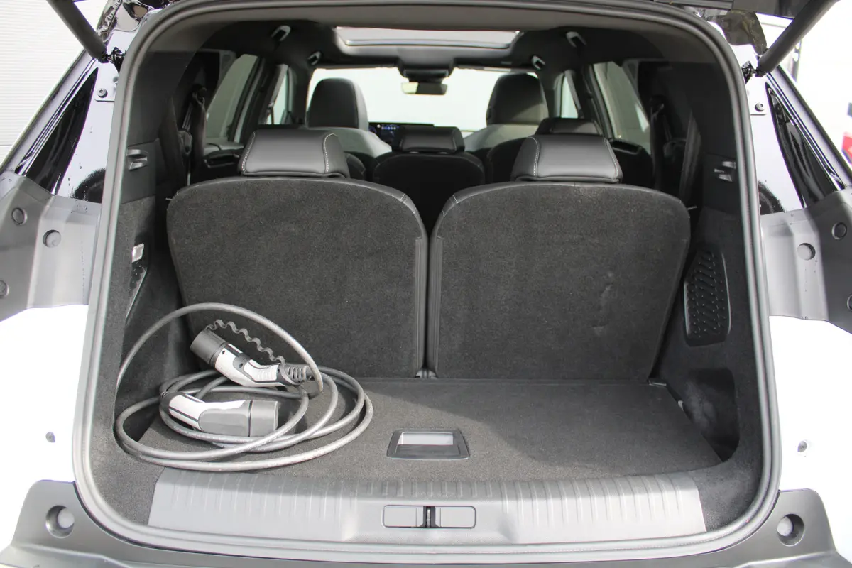1.6 Plug-in Hybrid 195 GT | Automaat | Panorama/schuifdak | Luxe stoelen | Origineel NL auto | 7.500km | Navigatie | Camera |